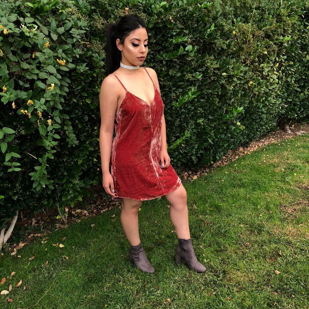Soft Rustic Short Dress - Picture 2 of 3